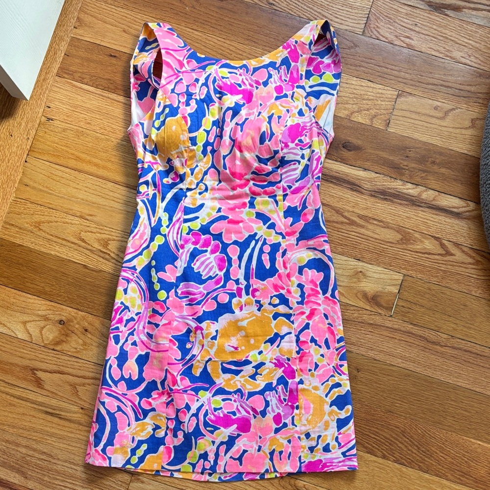 Lilly Pulitzer tie back dress excellent condition